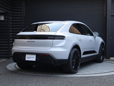 2026 Porsche MACAN — фото 2