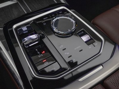 2023 BMW 7 SERIES photo 9