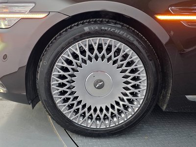 GENESIS G90 - 6