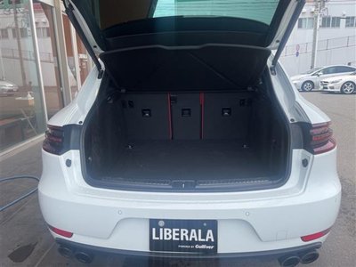 PORSCHE MACAN - 8
