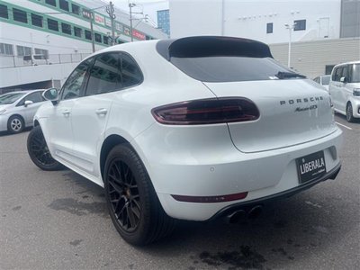 PORSCHE MACAN - 3