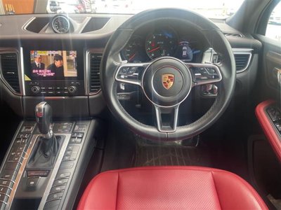 PORSCHE MACAN - 9