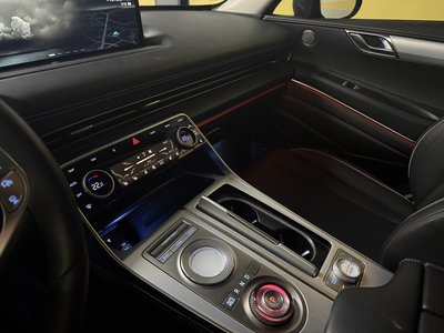 2022 Genesis GV80 — миниатюра 12