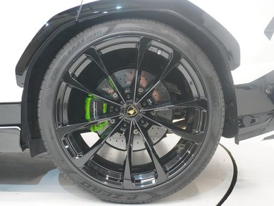 2019 Lamborghini URUS 照片 6