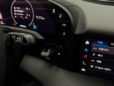 2025 Porsche TAYCAN 照片 9
