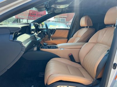 صورة مصغرة 43 لـ 2022 Lexus LS