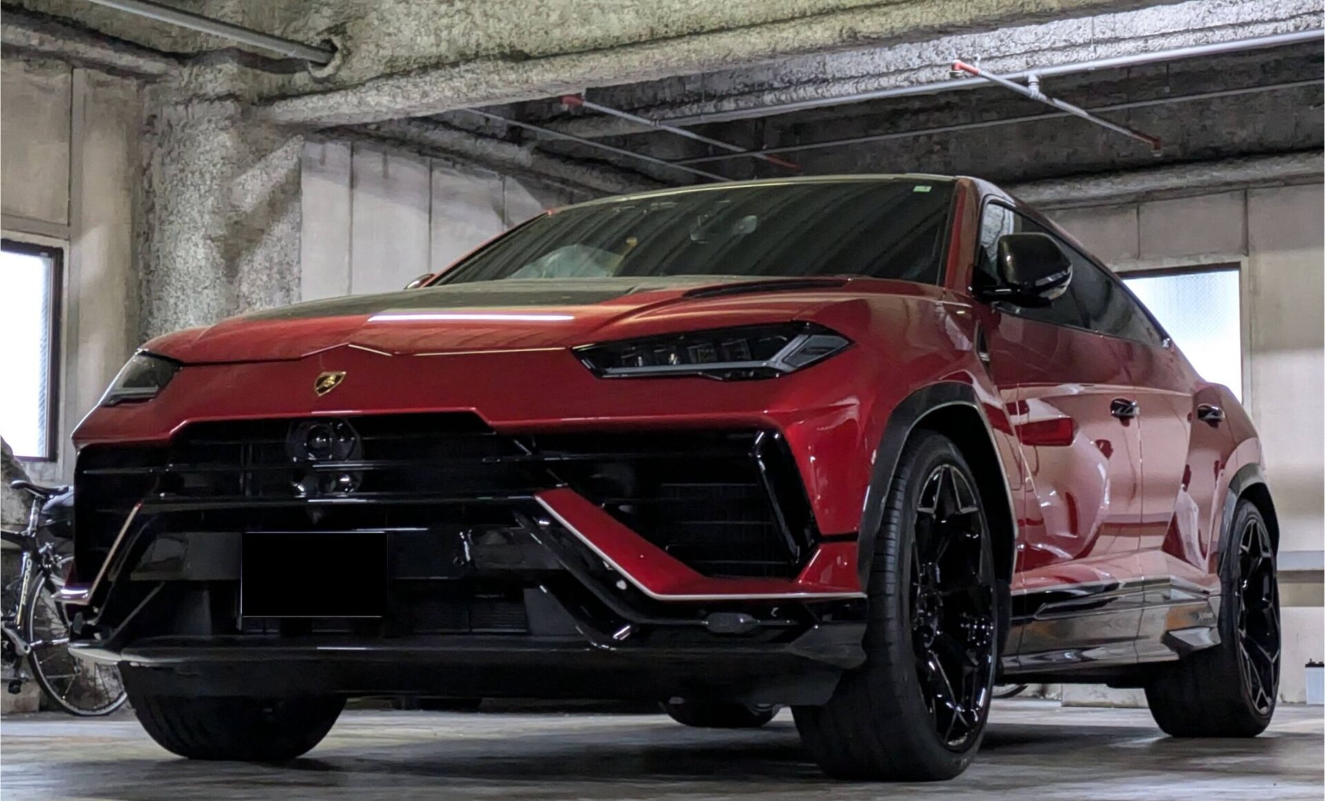 LAMBORGHINI URUS - View 1