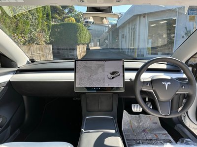 TESLA MODEL 3 - 8