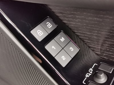 LAND ROVER RANGE ROVER VELAR 2024 thumbnail 23