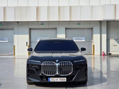 BMW 7 SERIES - 2