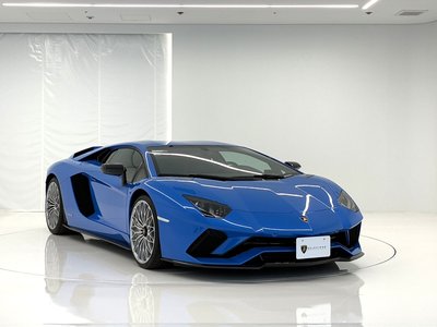 LAMBORGHINI AVENTADOR