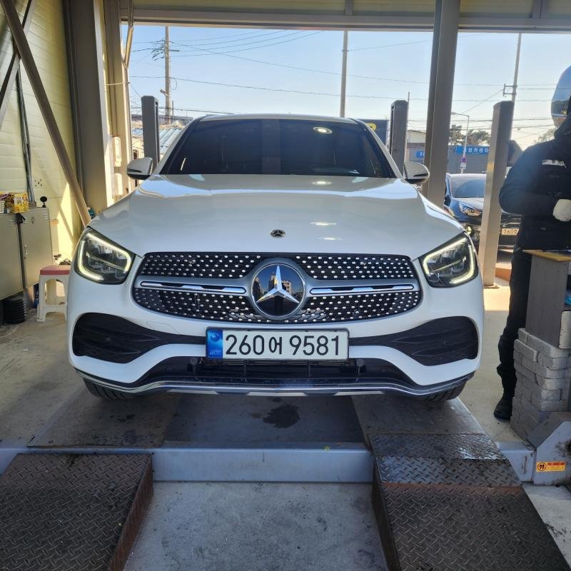 MERCEDES-BENZ GLC - View 1