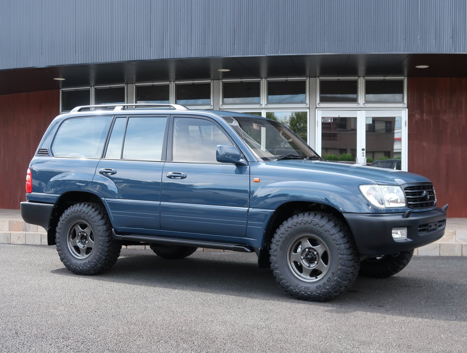 TOYOTA LAND CRUISER 100 - View 1