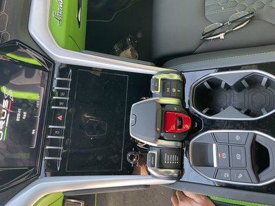 LAMBORGHINI URUS - 3