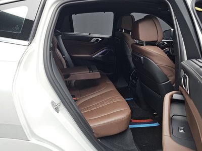 2022 BMW X6 — миниатюра 17