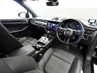 PORSCHE MACAN - 4