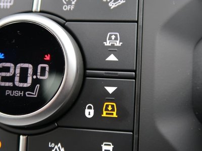 2025 LAND Rover DEFENDER — миниатюра 12
