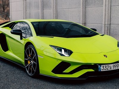 LAMBORGHINI AVENTADOR