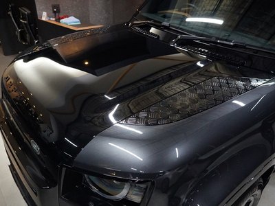 LAND ROVER DEFENDER - 8