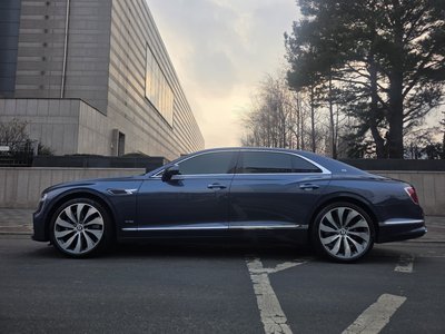 BENTLEY FLYING SPUR - 1