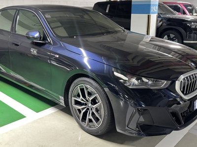 BMW 5 SERIES - 1