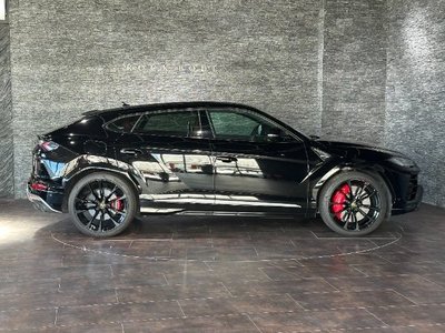 LAMBORGHINI URUS - 5
