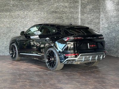 LAMBORGHINI URUS - 3
