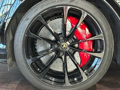 LAMBORGHINI URUS - 9