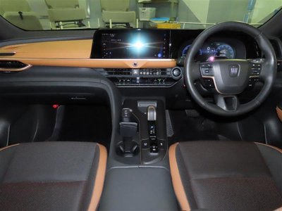 TOYOTA CROWN CROSSOVER - 2