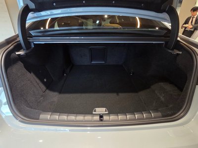2025 BMW I7 — миниатюра 18