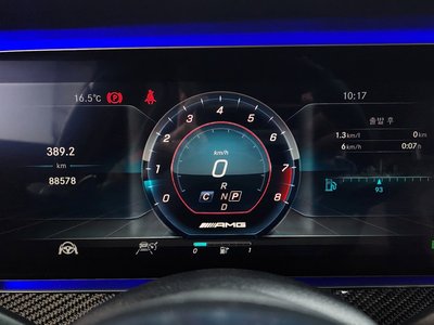 MERCEDES-BENZ E-CLASS - 8