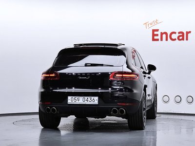 PORSCHE MACAN - 4