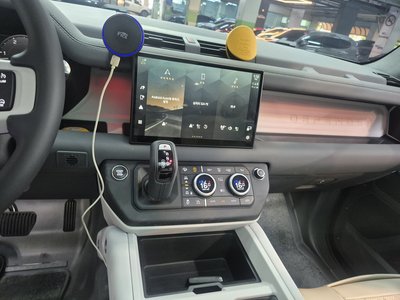 صورة 7 لـ 2025 LAND Rover DEFENDER