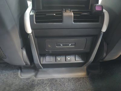2025 LAND Rover DEFENDER 缩略图 13