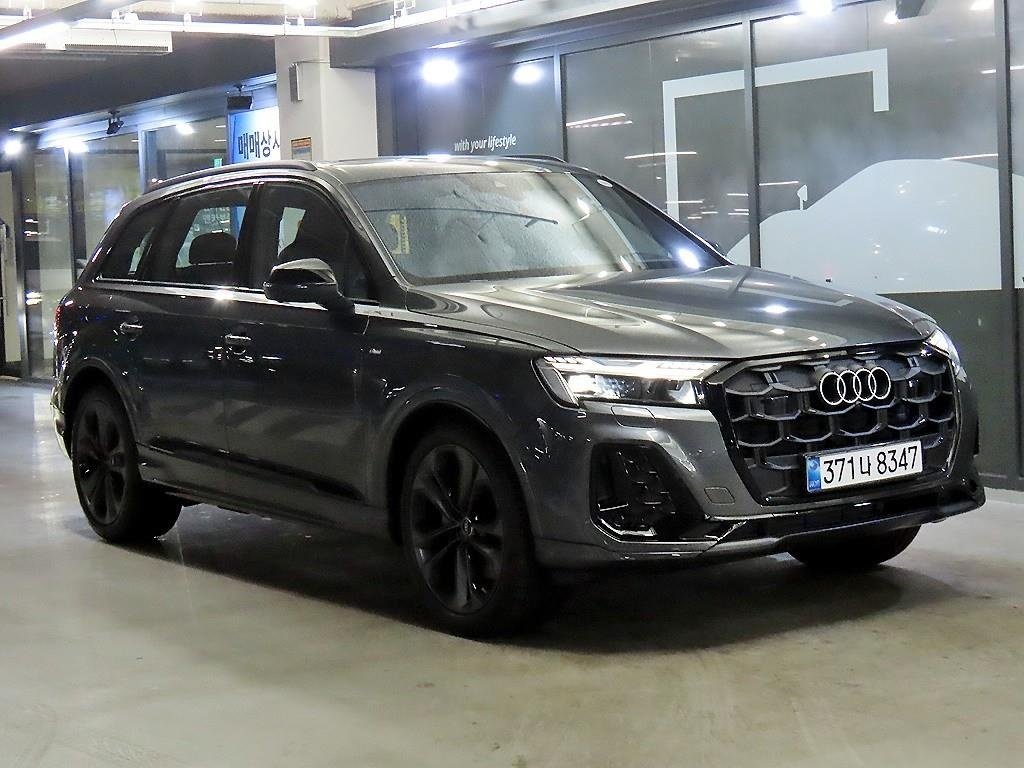 AUDI Q7 - View 1