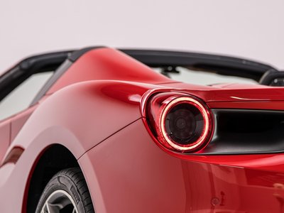 صورة مصغرة 26 لـ 2016 Ferrari 488 SPIDER