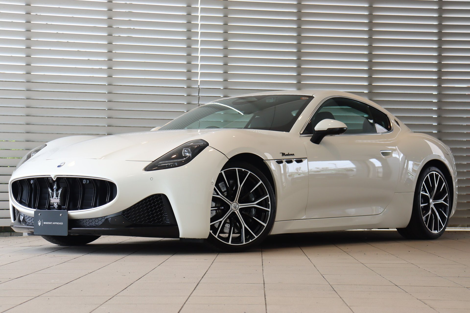 MASERATI GRANTURISMO - View 1