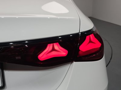 صورة 10 لـ 2025 Mercedes-BENZ E-CLASS