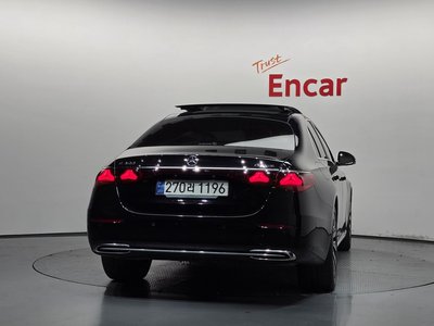2024 Mercedes-BENZ E-CLASS photo 3