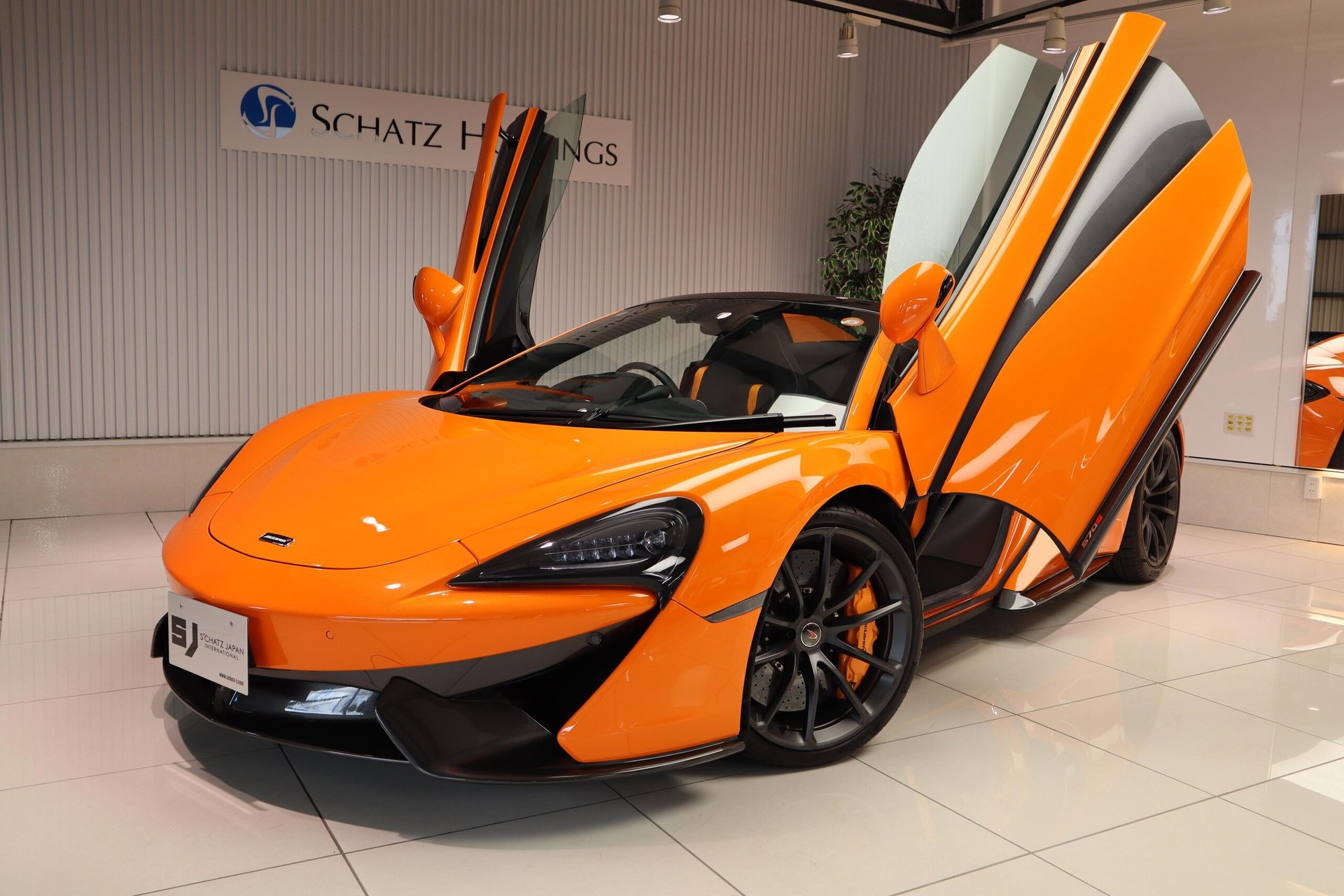 MCLAREN 570S SPIDER - View 1