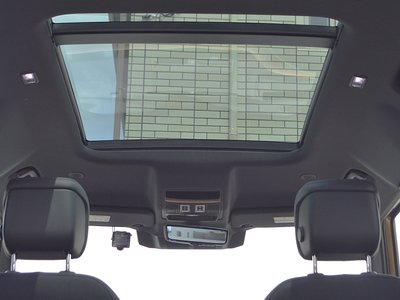 LAND ROVER DEFENDER - 8