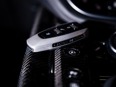 ASTON MARTIN DBX - 10