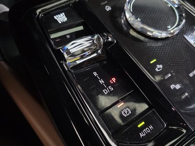 2025 BMW 5 SERIES photo 9