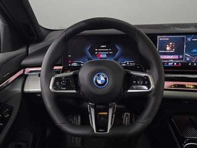 صورة مصغرة 13 لـ 2025 BMW 5 SERIES