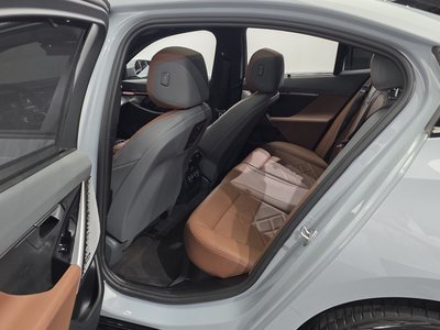 صورة مصغرة 11 لـ 2025 BMW 5 SERIES