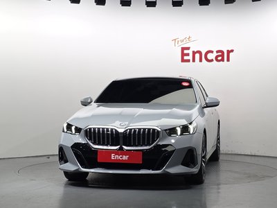 2025 BMW 5 SERIES photo 2