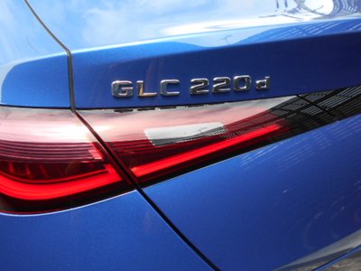 2025 Mercedes-BENZ GLC — фото 4