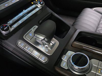 2021 Genesis G90 photo 9