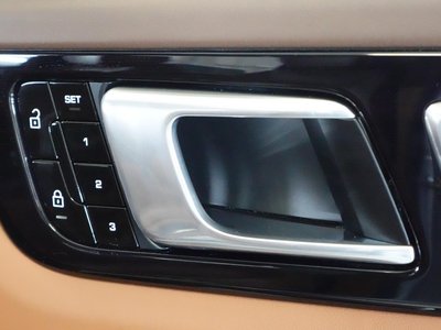 صورة 10 لـ 2021 Porsche CAYENNE