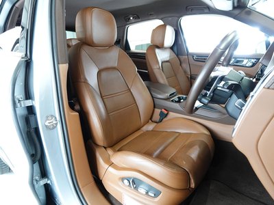 صورة 5 لـ 2021 Porsche CAYENNE